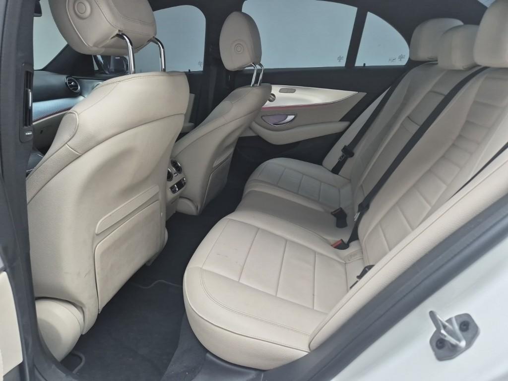Mercedes Benz E class - Vista 12