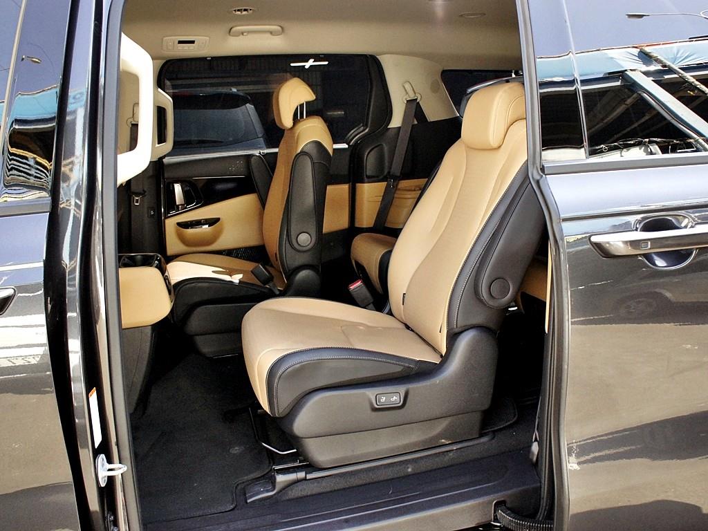 KIA Carnival - Vista 11