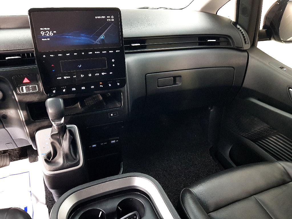 HYUNDAI Staria - Vista 10