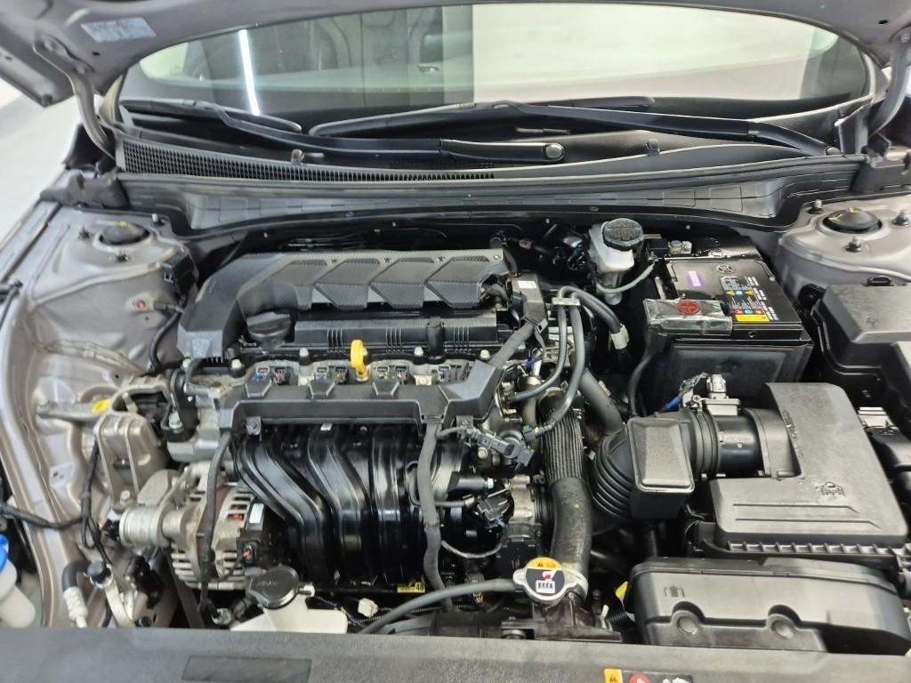 HYUNDAI Avante - Vista 5