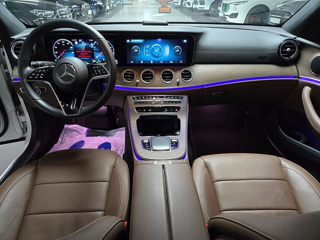 Mercedes Benz E class - Vista 9