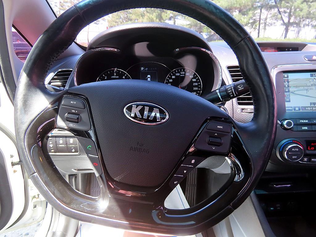 KIA K3 - Vista 8