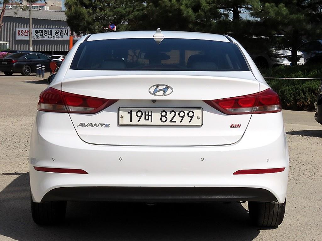 HYUNDAI Avante - Vista 4