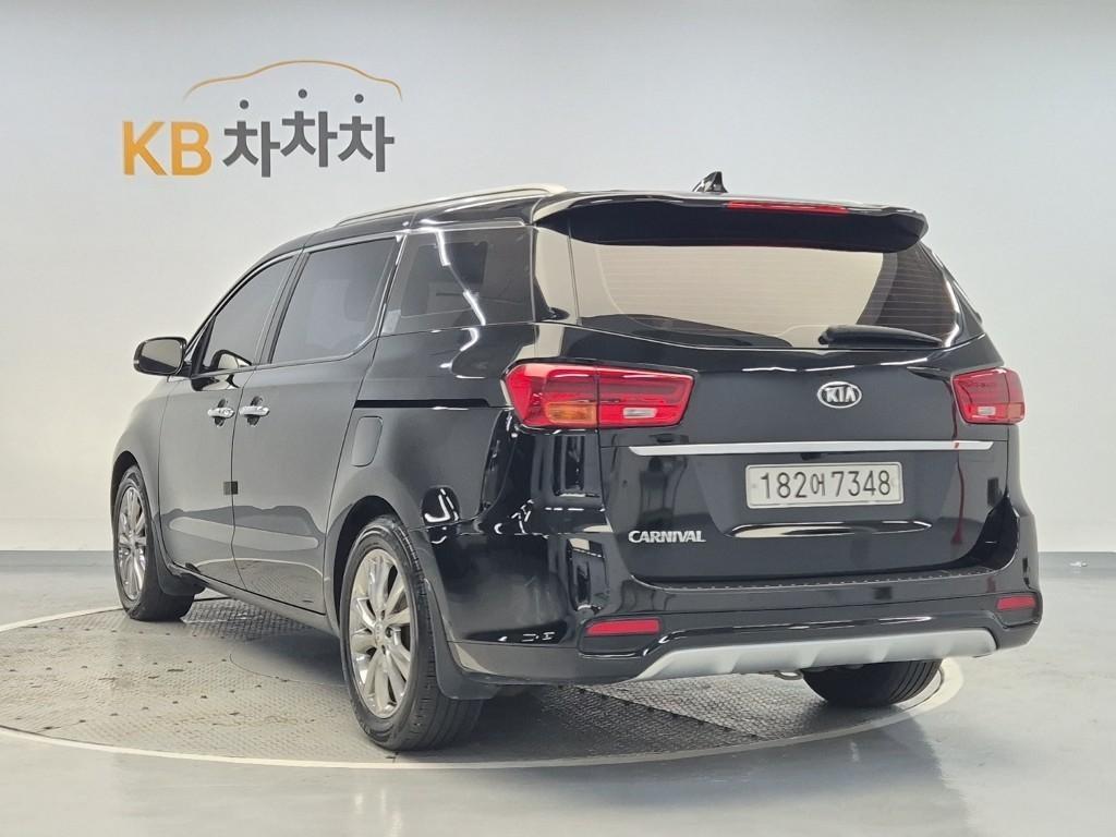 KIA Carnival - Vista 2