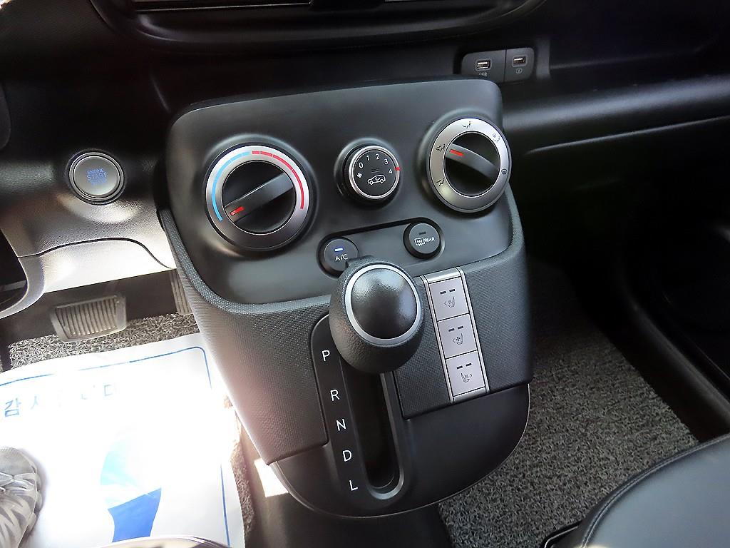 HYUNDAI Casper - Vista 10