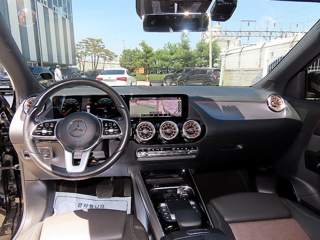 Mercedes Benz EQA - Vista 7