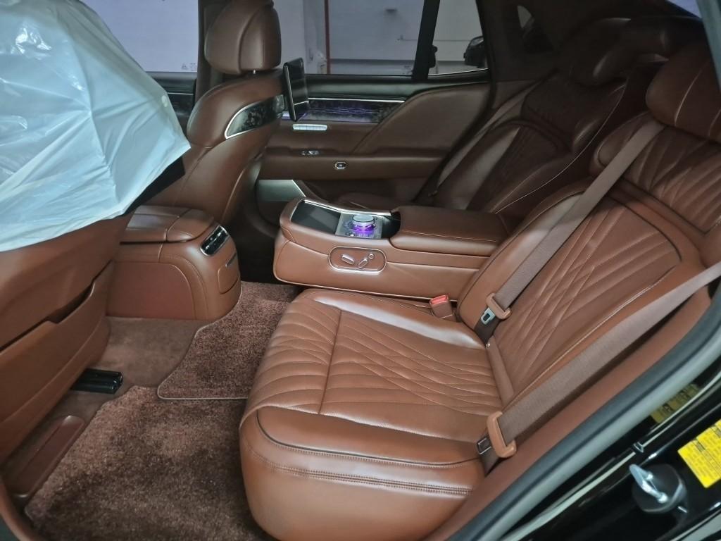Genesis G90 - Vista 12