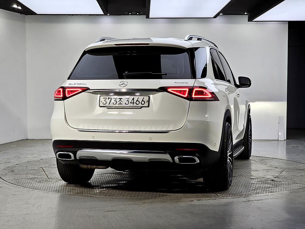 Mercedes Benz GLE Class - Vista 3
