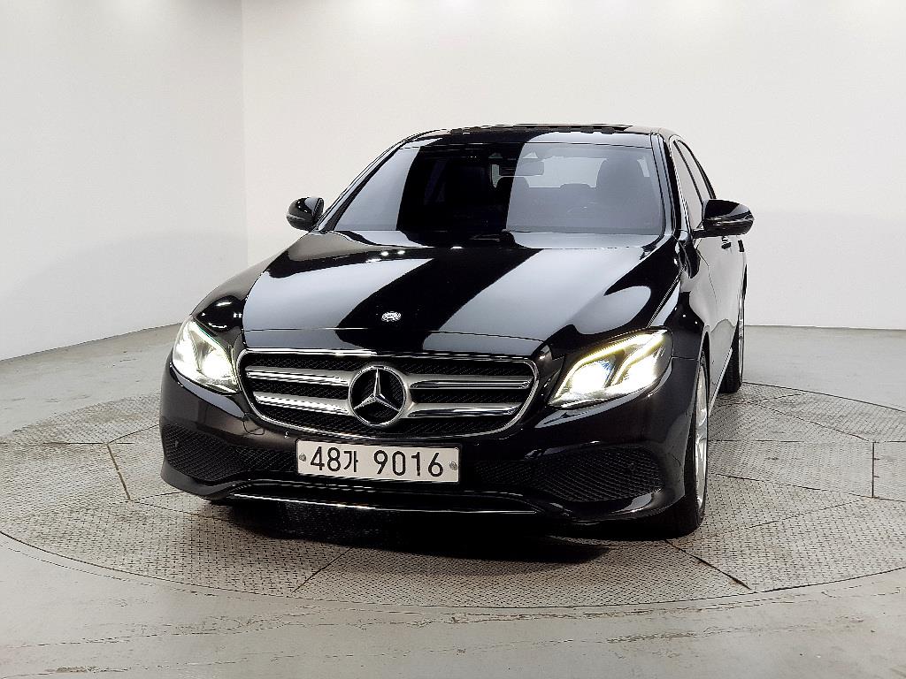 Mercedes Benz E class - Vista 2