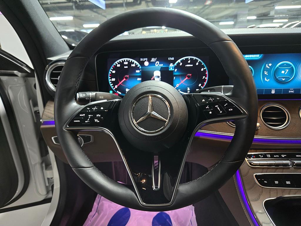 Mercedes Benz E class - Vista 7