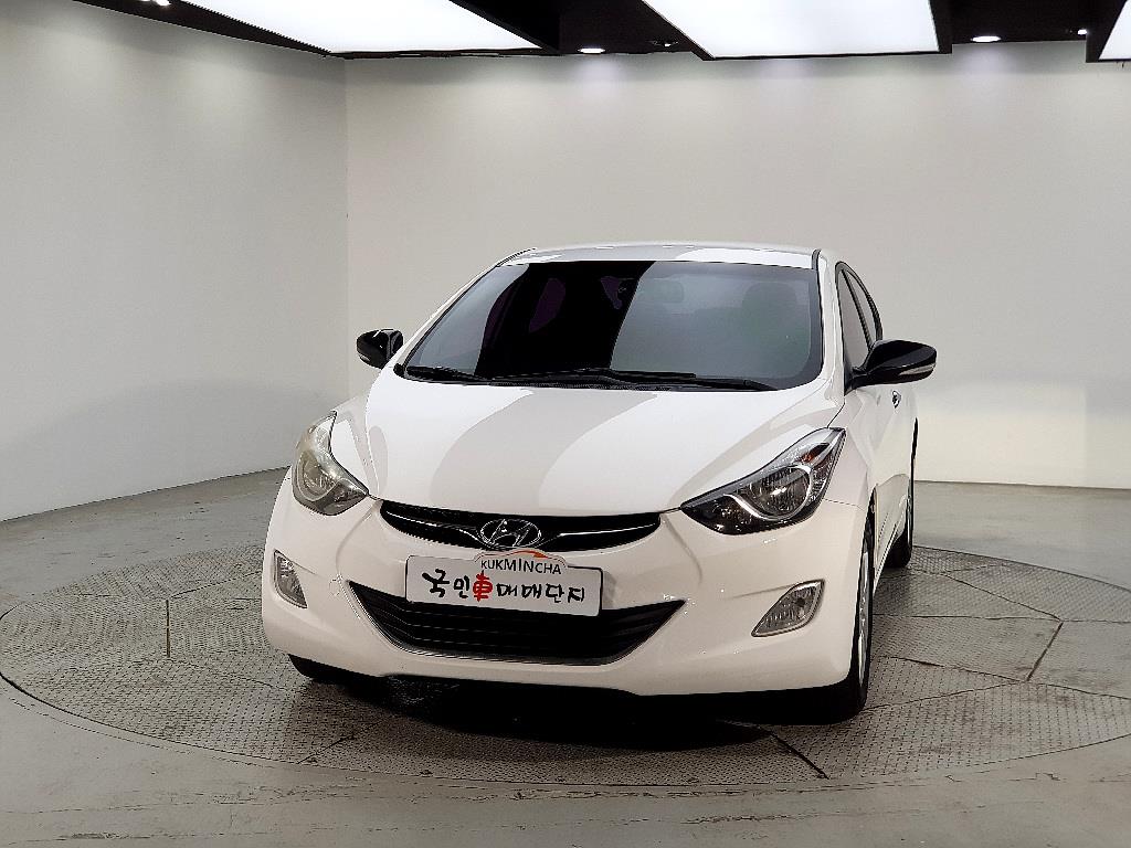 HYUNDAI Avante - Vista 2
