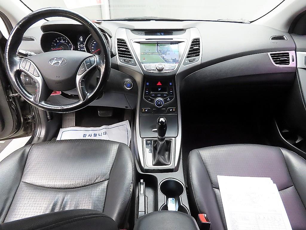 HYUNDAI Avante - Vista 7
