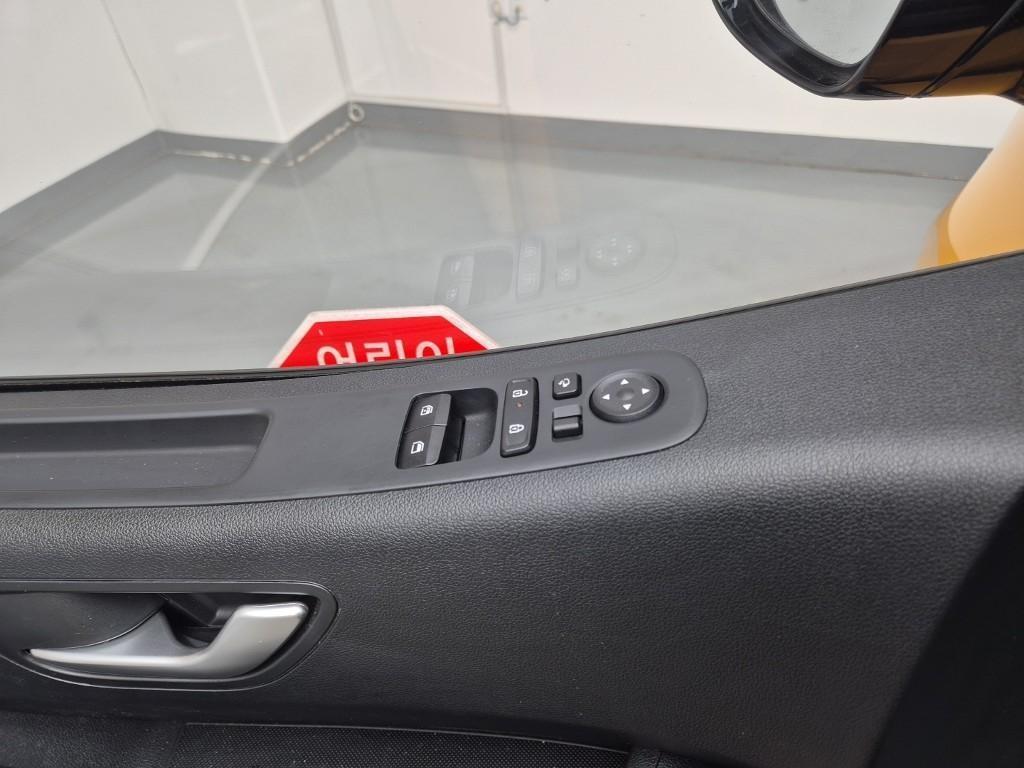 HYUNDAI Staria 2025 Amarillo - Importación desde Corea - HF Imports Iquique - Foto 17