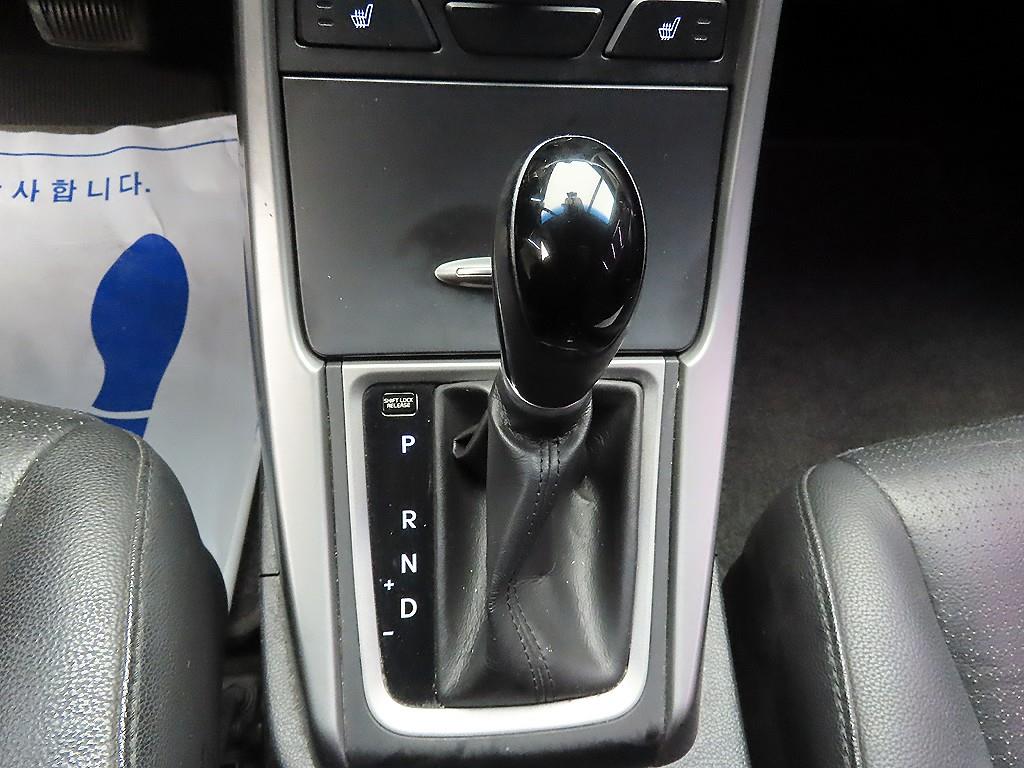 HYUNDAI Avante - Vista 10