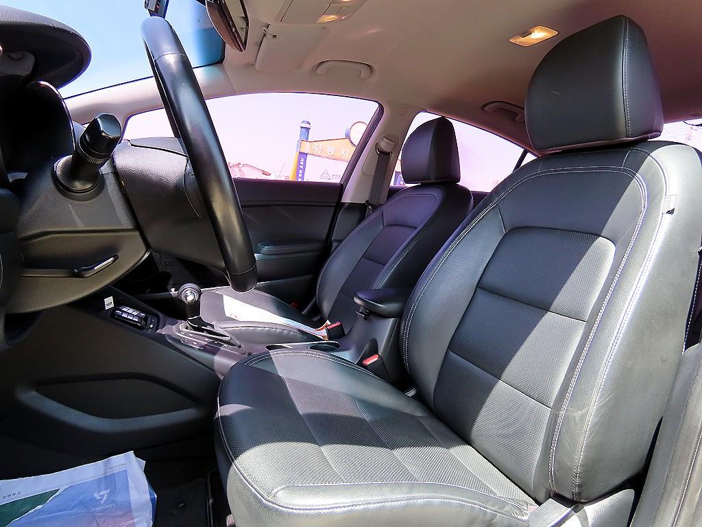 KIA K3 - Vista 5