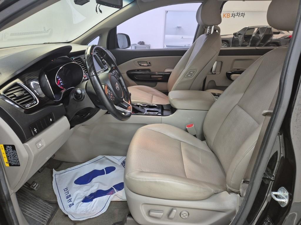 KIA Carnival - Vista 6
