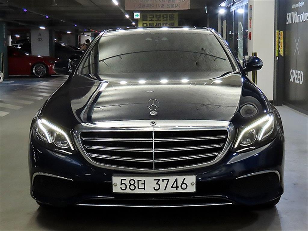 Mercedes Benz E class - Vista 2