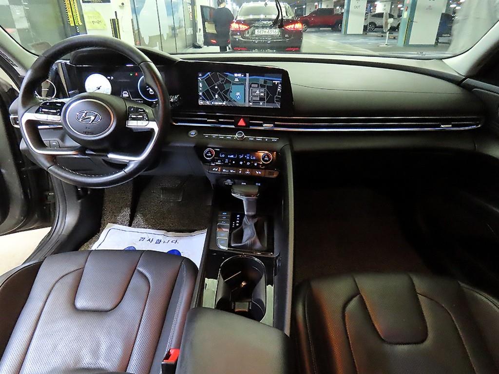 HYUNDAI Avante - Vista 10
