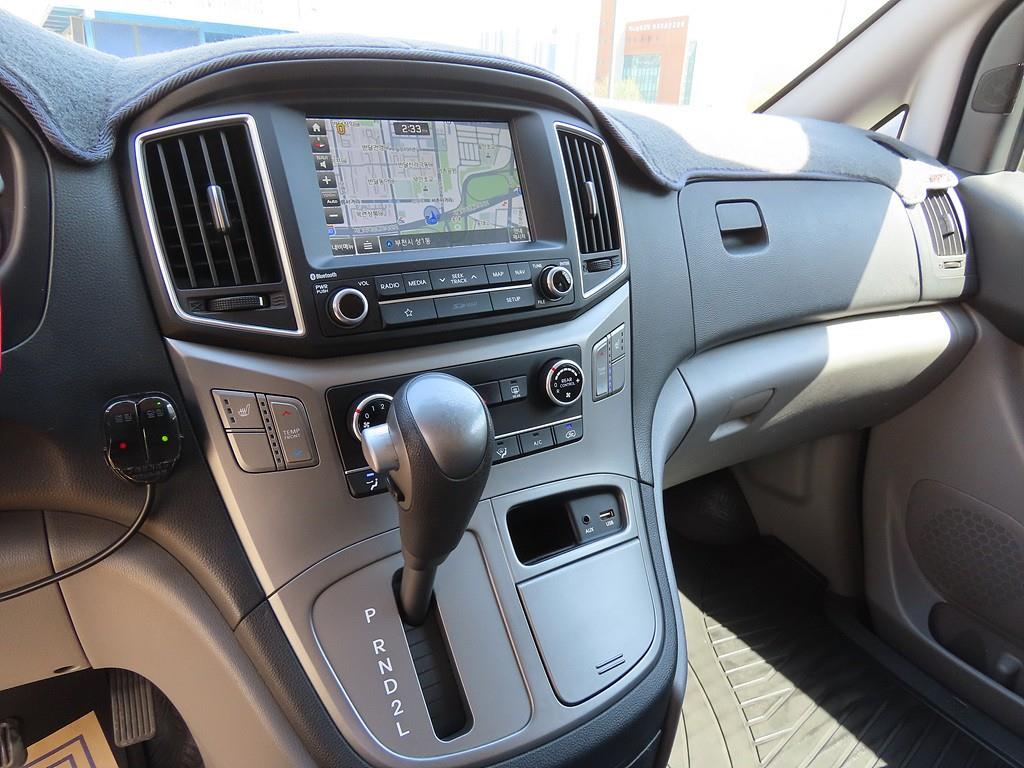 HYUNDAI Starex - Vista 12