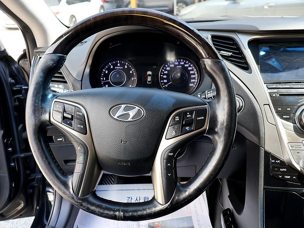 HYUNDAI Grandeur 2011 Negro - Importación desde Corea - HF Imports Iquique - Foto 8
