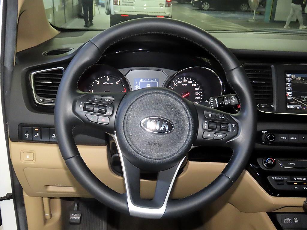 KIA Carnival - Vista 8