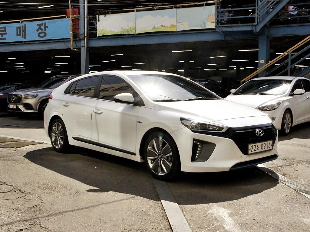 HYUNDAI Ioniq - Vista 3