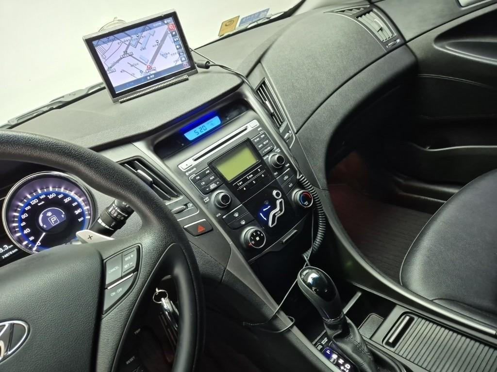 HYUNDAI Sonata - Vista 10