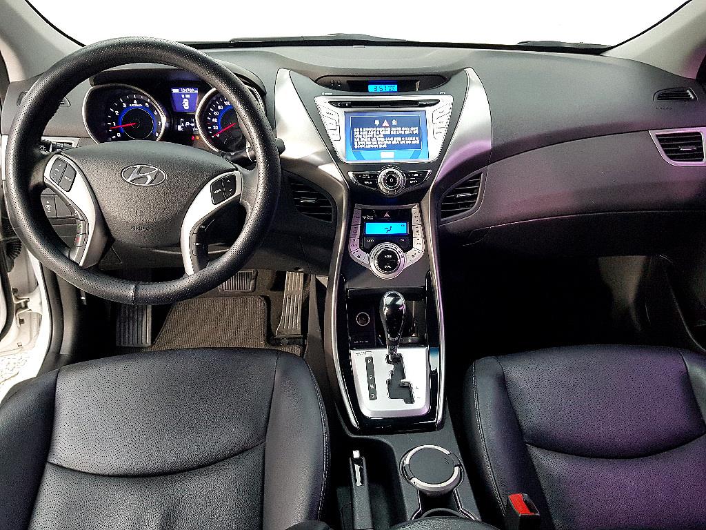 HYUNDAI Avante - Vista 5