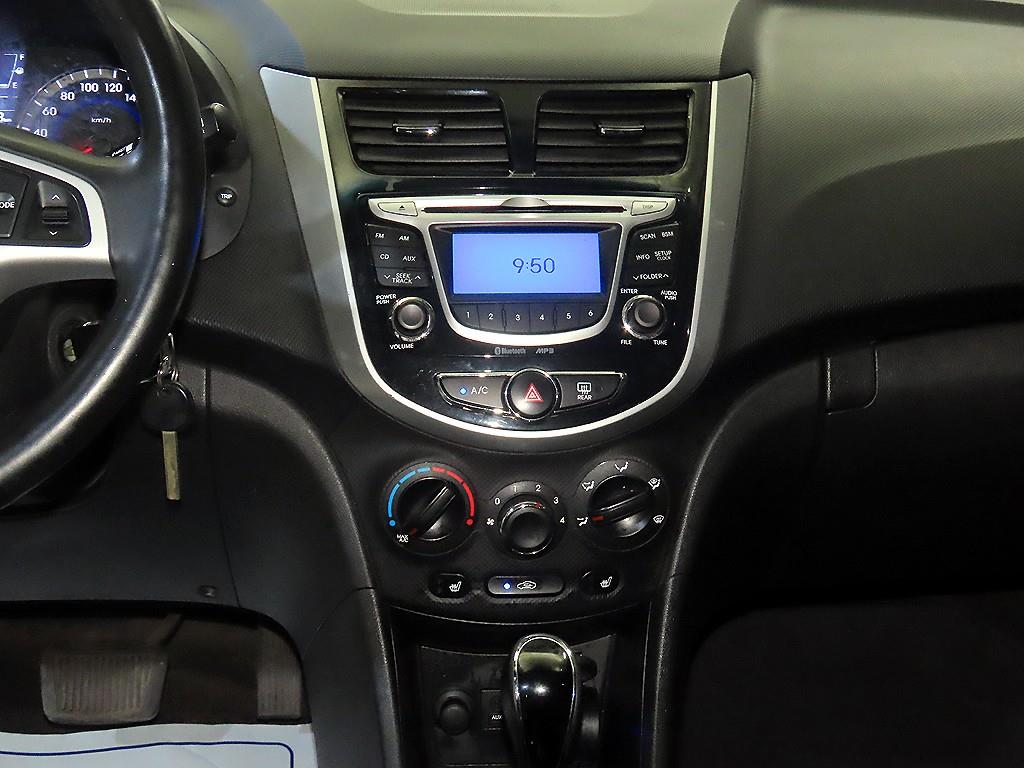 HYUNDAI Accent - Vista 11