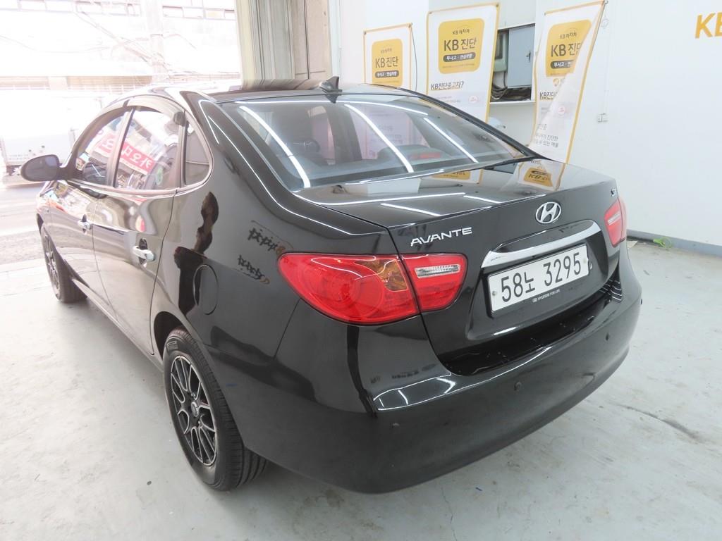HYUNDAI Avante - Vista 4