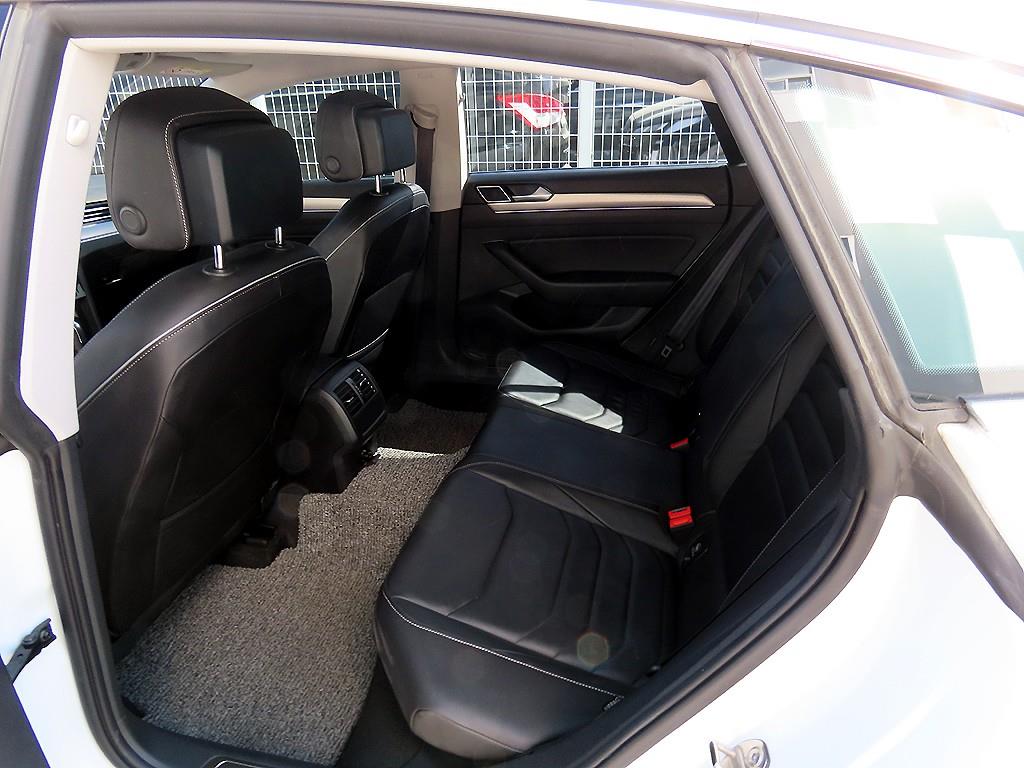 Volkswagen Arteon - Vista 6
