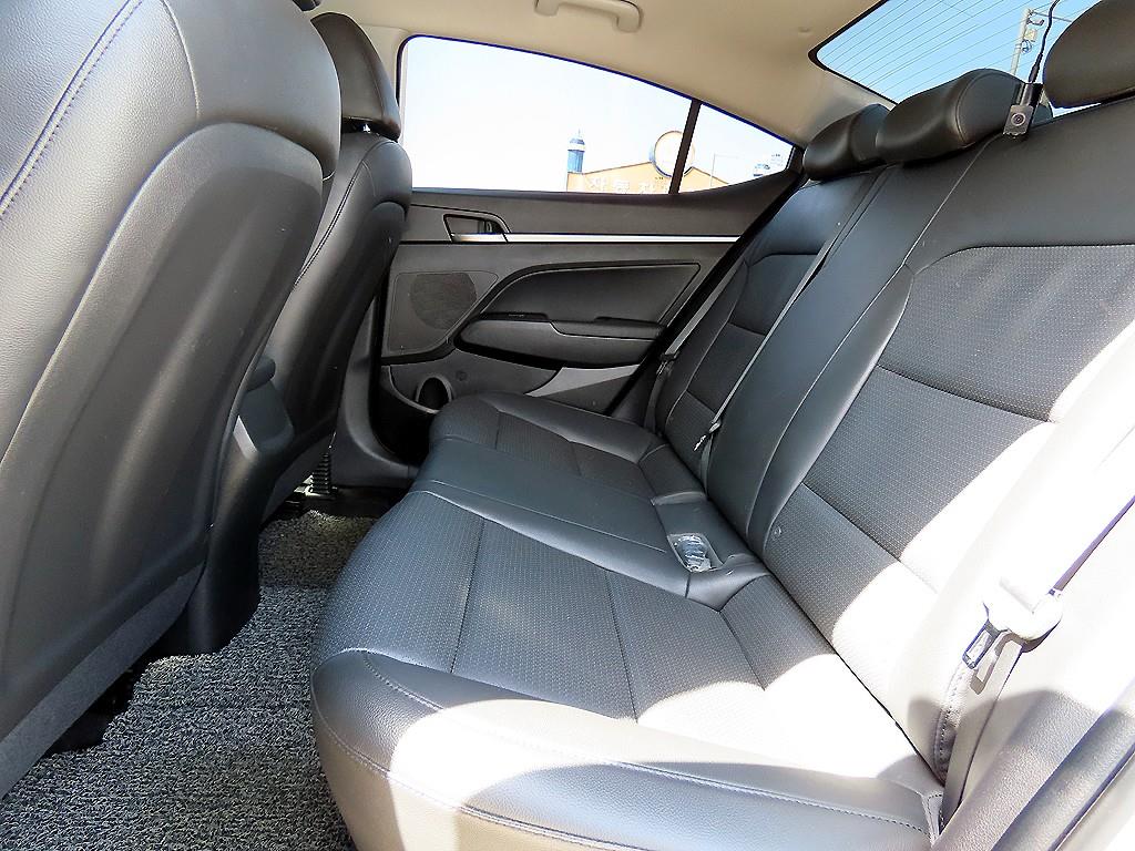 HYUNDAI Avante - Vista 6