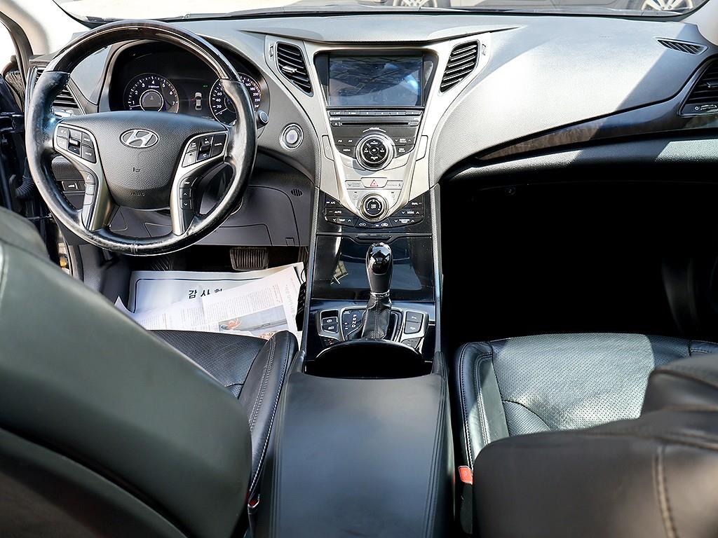 HYUNDAI Grandeur - Vista 9