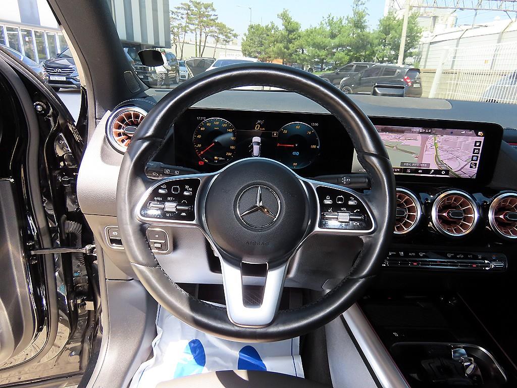 Mercedes Benz EQA - Vista 8