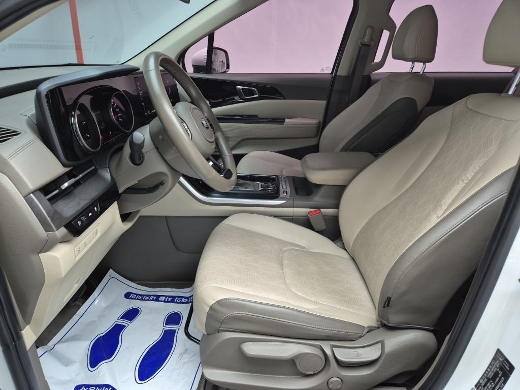 KIA Carnival - Vista 11