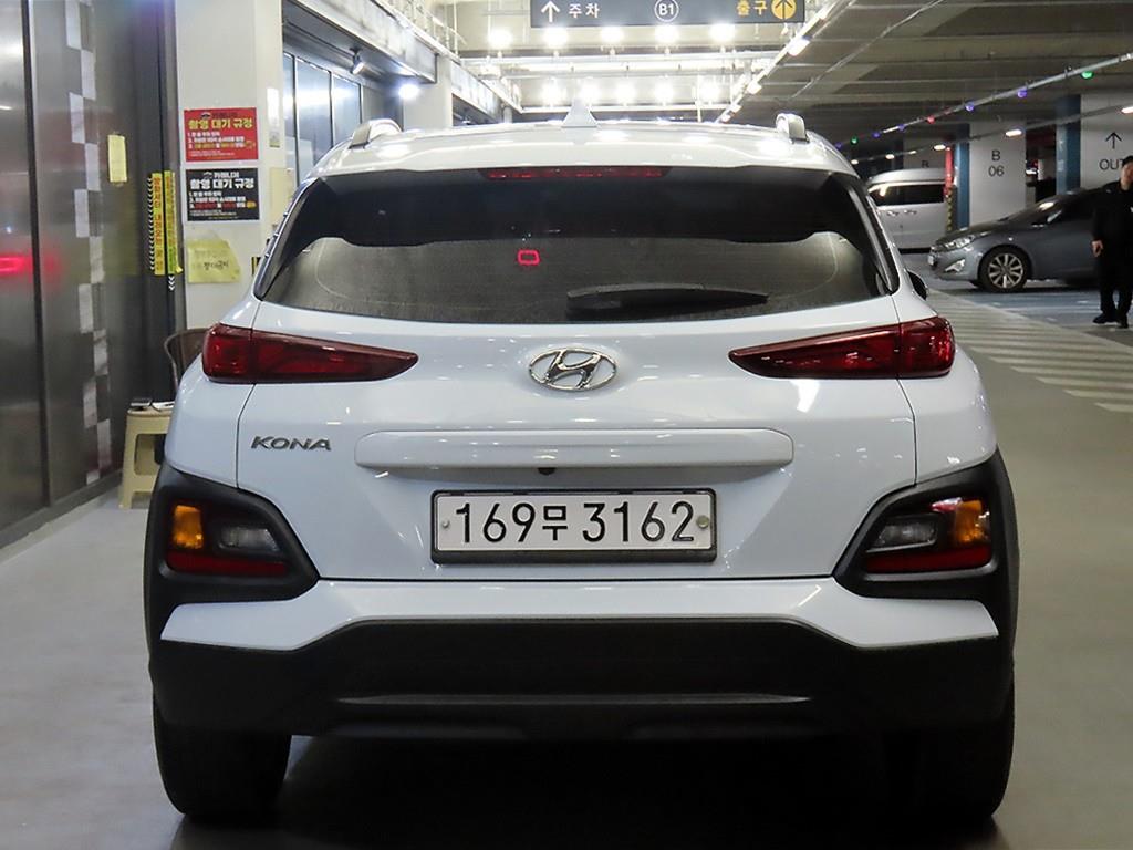 HYUNDAI Kona - Vista 5