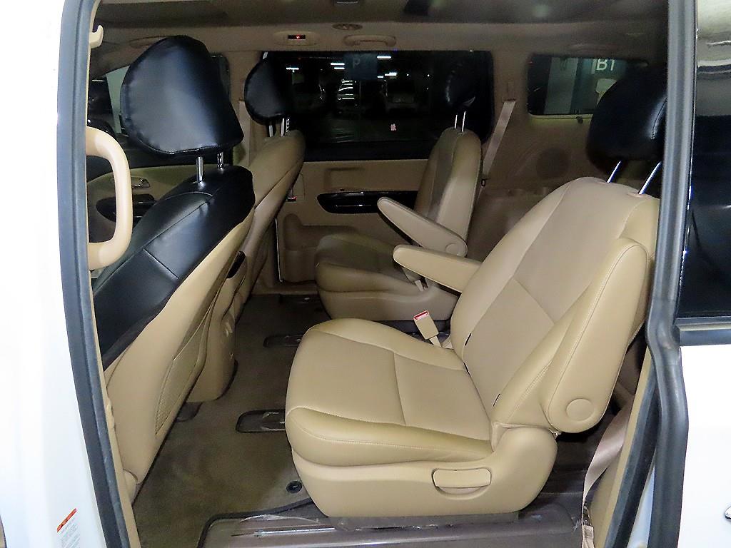 KIA Carnival - Vista 7