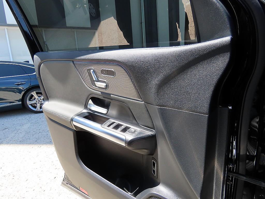 Mercedes Benz EQA - Vista 11