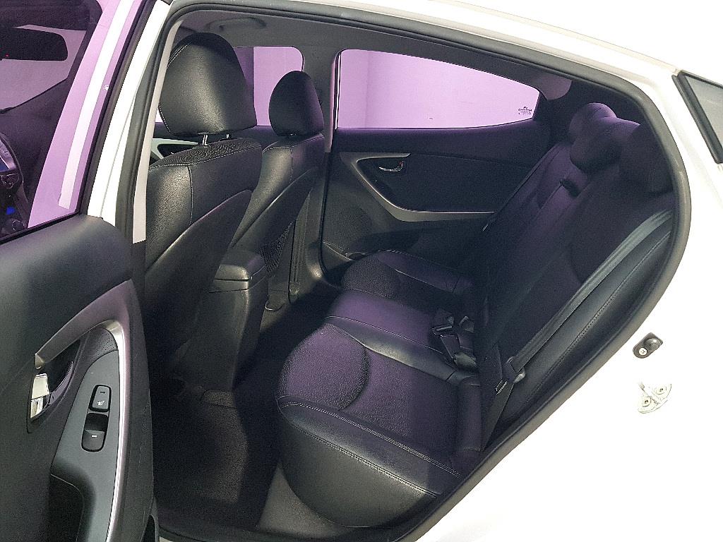 HYUNDAI Avante - Vista 9