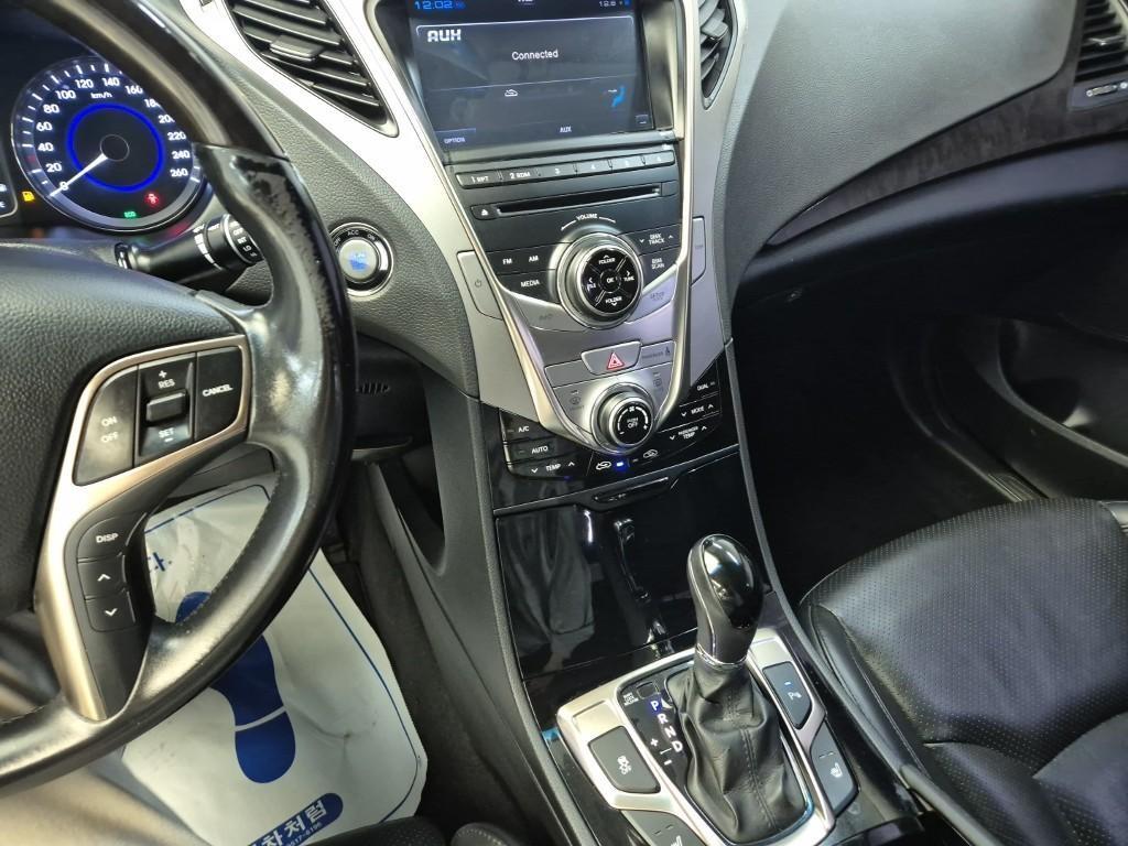 HYUNDAI Grandeur - Vista 10