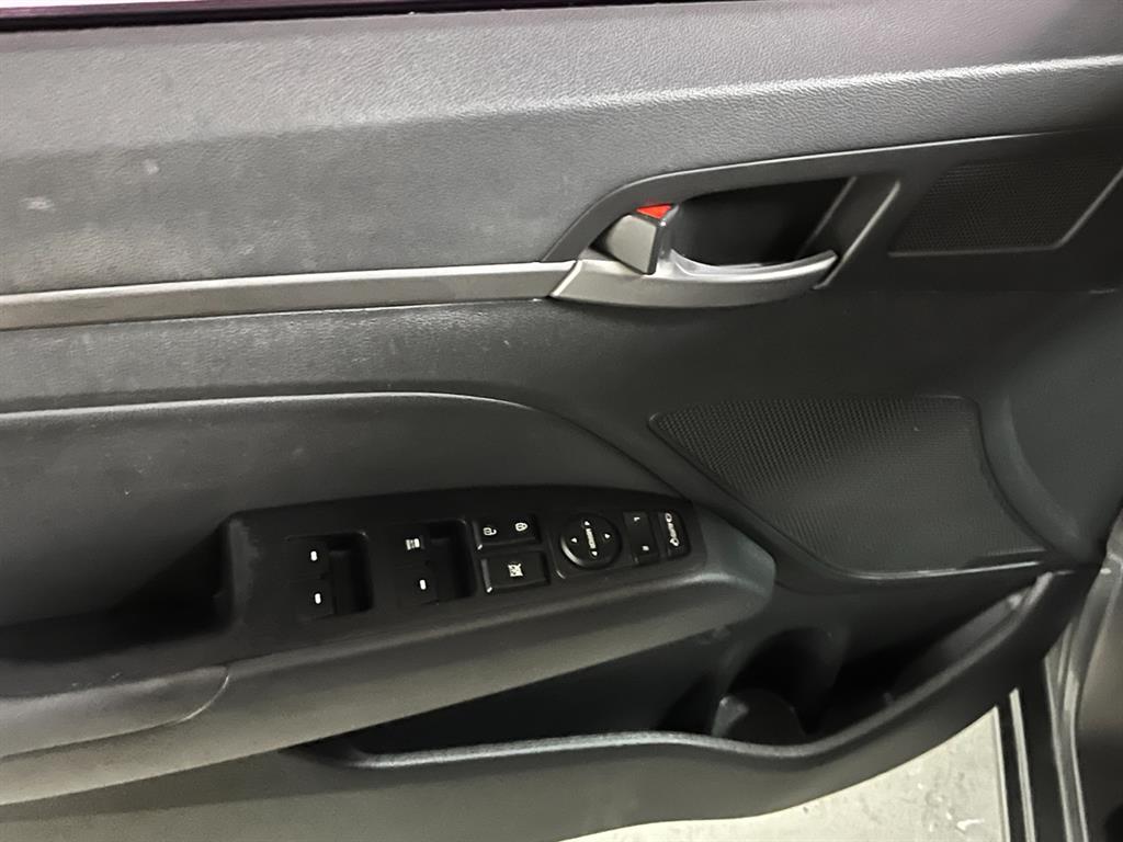 HYUNDAI Avante - Vista 12
