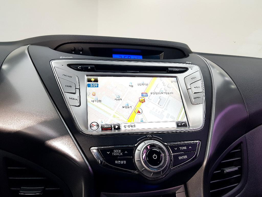 HYUNDAI Avante - Vista 12