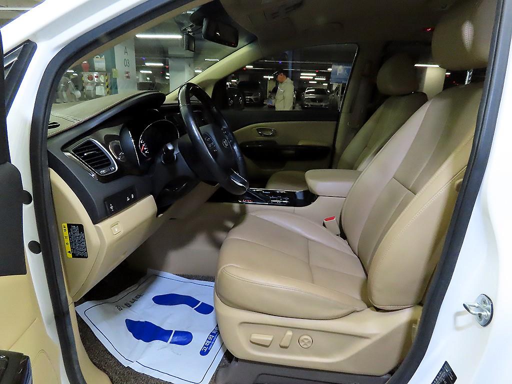KIA Carnival - Vista 6