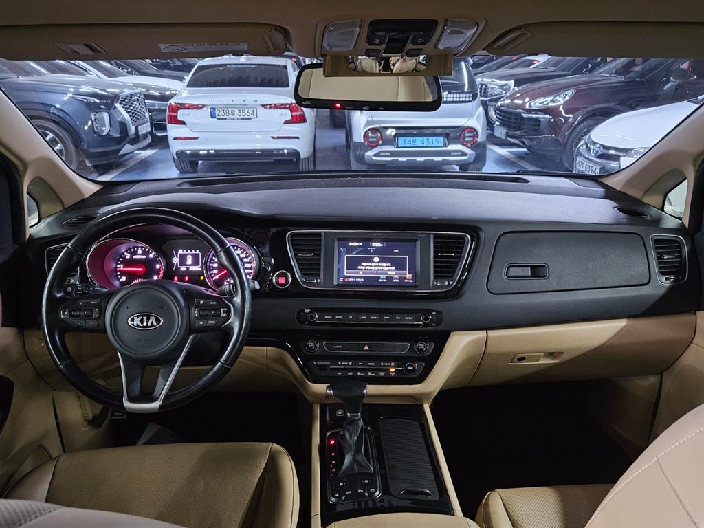 KIA Carnival - Vista 7