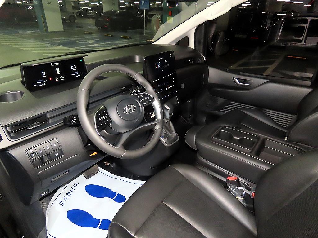 HYUNDAI Staria - Vista 10