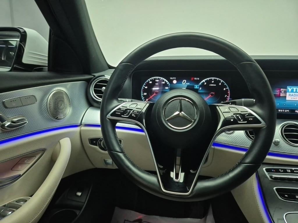 Mercedes Benz E class - Vista 9