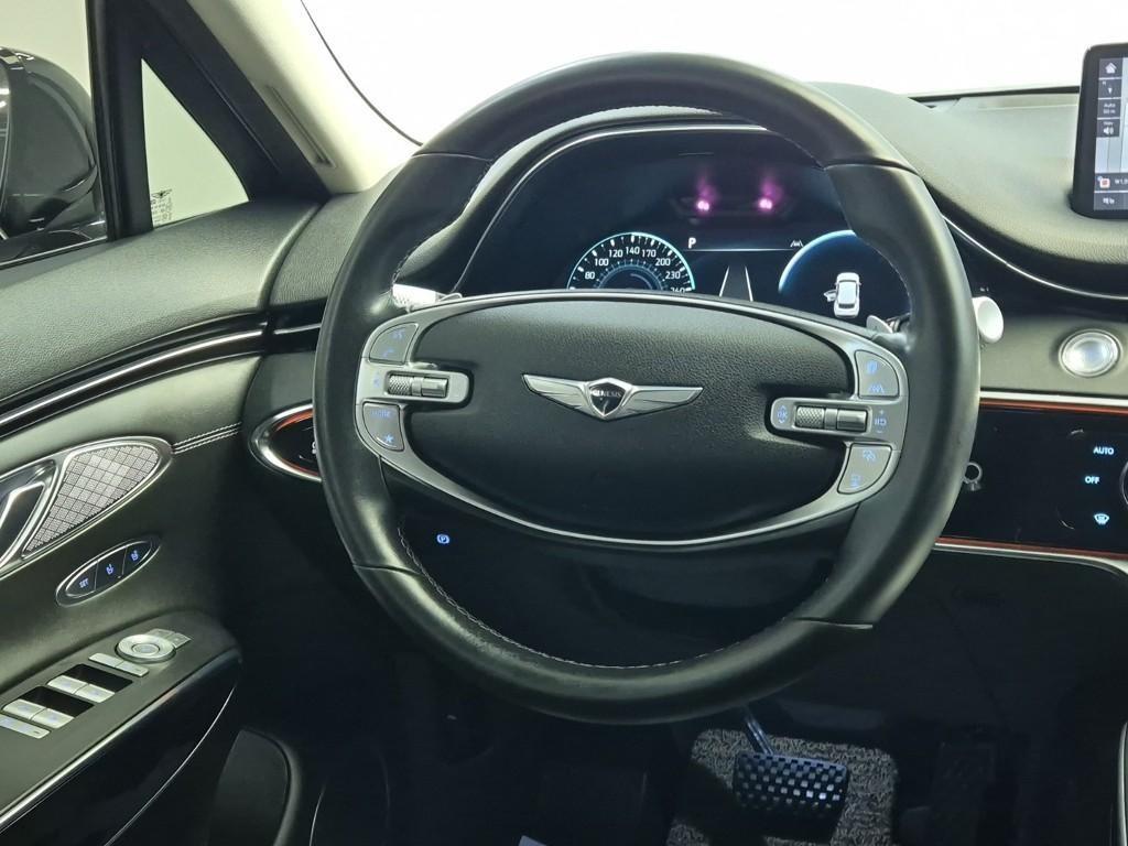 Genesis GV70 - Vista 8