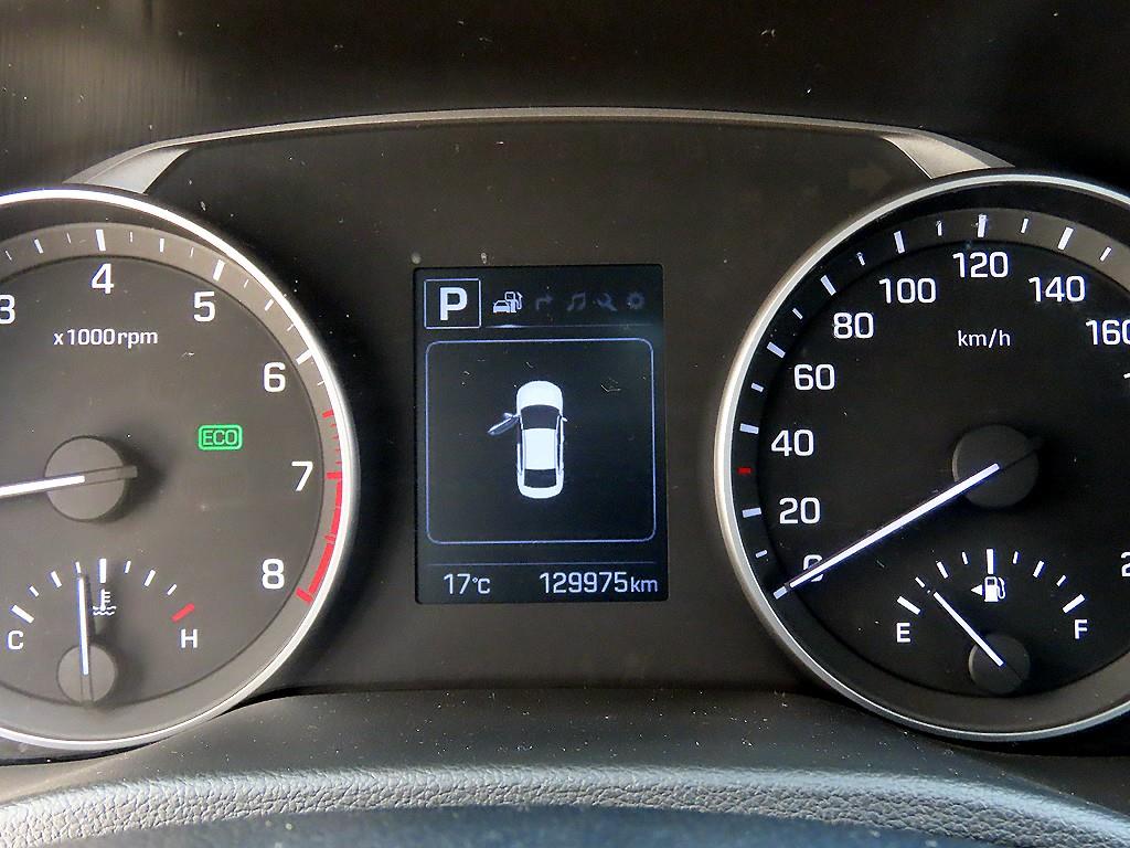 HYUNDAI Avante - Vista 9