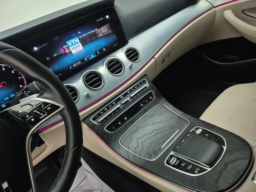Mercedes Benz E class - Vista 10