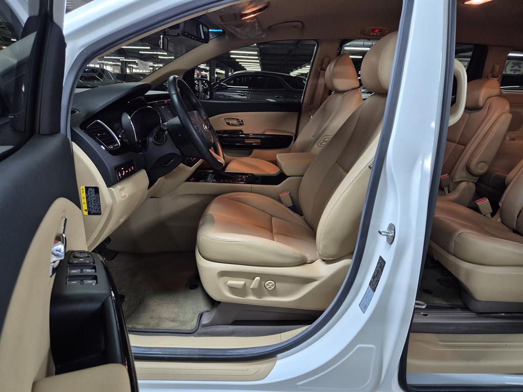 KIA Carnival 2018 the color of pearl - Importación desde Corea - HF Imports Iquique - Foto 14